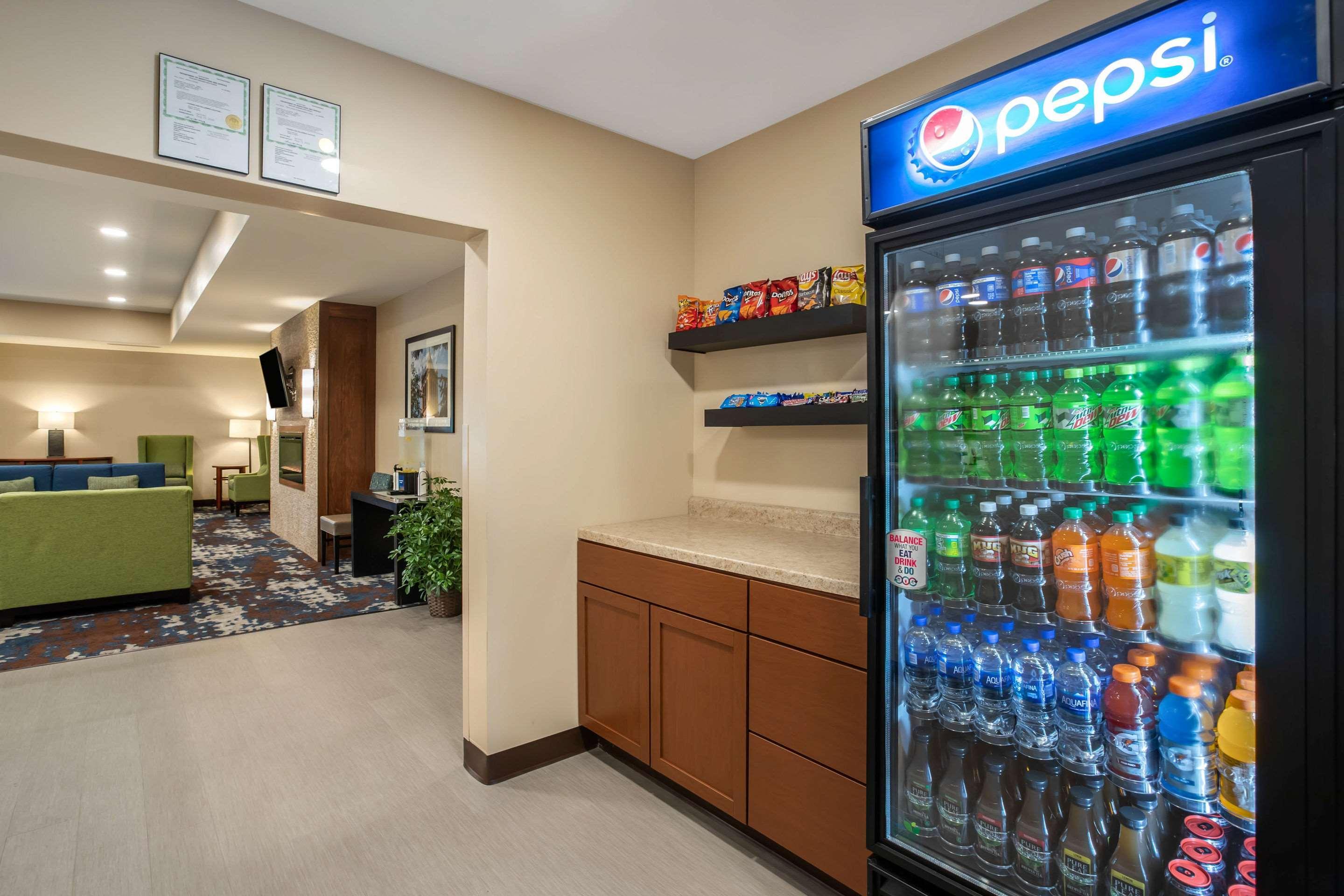 Comfort Inn & Suites Ames Near Isu Campus Eksteriør billede