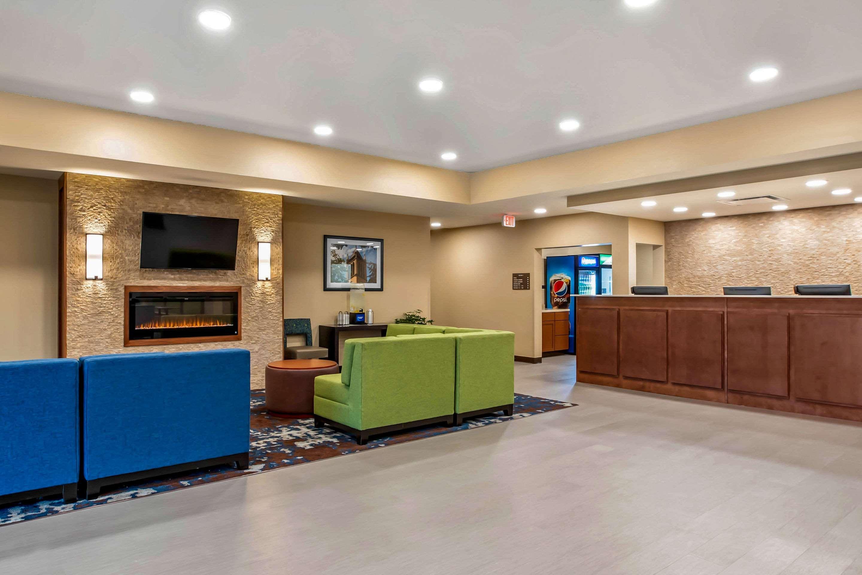Comfort Inn & Suites Ames Near Isu Campus Eksteriør billede